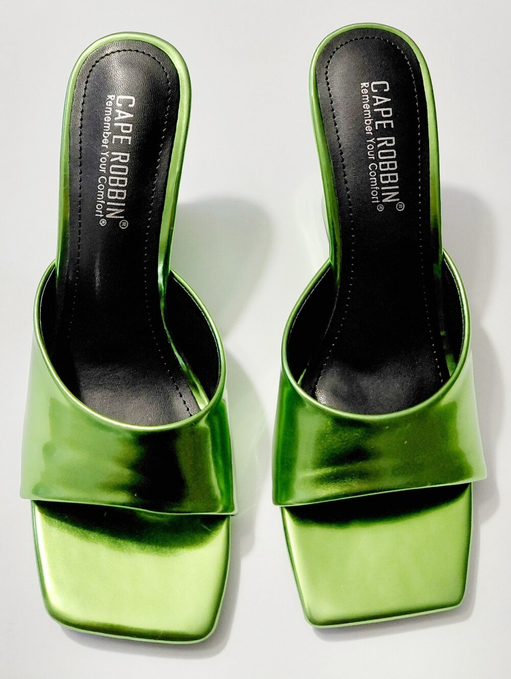 Cape Robbin  Women's Willamina Green  Metallic  Slip On Wedge Sandals Size 6.5